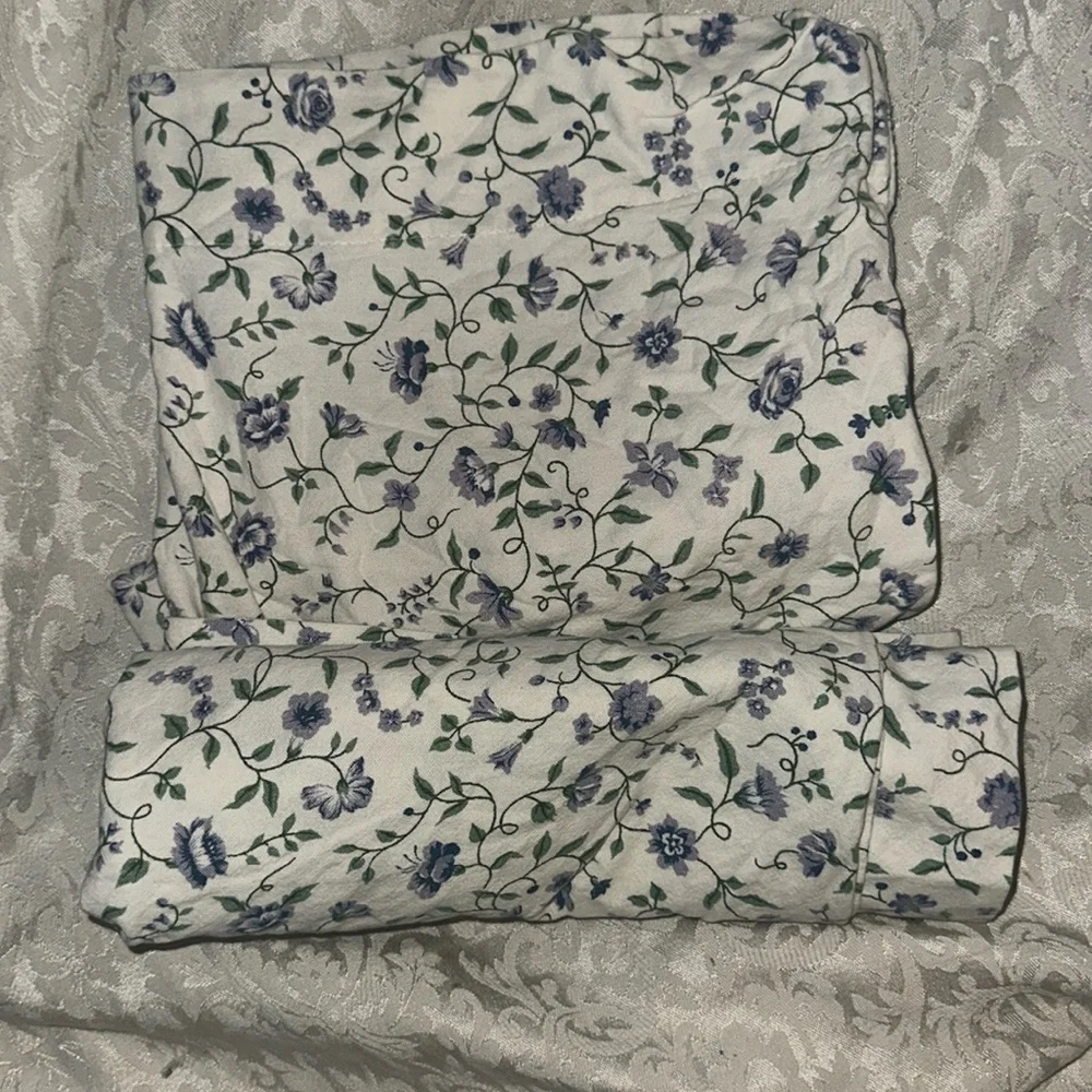 Home. Beddingg Standard Pillow Cases.